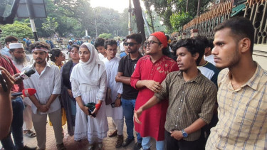 শিক্ষা উপদেষ্টার সঙ্গে আলোচনা করতে সচিবালয়ে শিক্ষার্থীরা