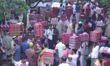 সিরাজগঞ্জের পাঁচলিয়া গামছার হাটে জীবনের সওদা