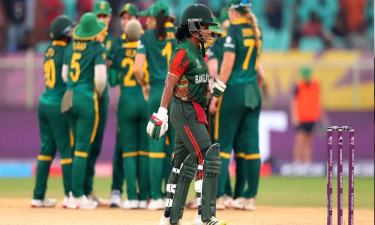 শেষ ওভারের রোমাঞ্চকর লড়াইয়ে হারল বাংলাদেশ
