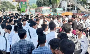সায়েন্সল্যাব মোড় অবরোধ ঢাকা কলেজ শিক্ষার্থীদের