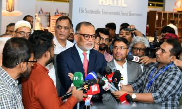 সরকার ভোজ্যতেলের দাম বাড়ায়নি: বাণিজ্য উপদেষ্টা