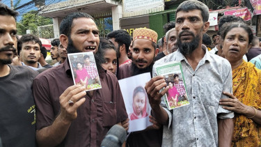 মিরপুরে আগুন: নিখোঁজদের খোঁজে আহাজারি স্বজনদের