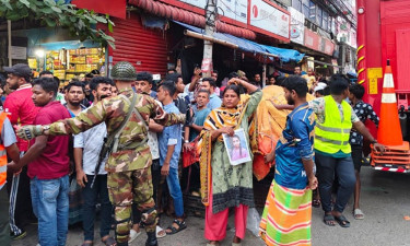 ‘আগুন আগুন’ বলেই থেমে গেল কণ্ঠস্বর, মিরপুরের বিভীষিকায় স্বজন হারানোর হাহাকার