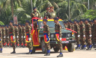 বাংলাদেশ সেনাবাহিনীর তিন রেজিমেন্টে রিক্রুট ব্যাচ-২০২৫ এর কুচকাওয়াজ অনুষ্ঠিত