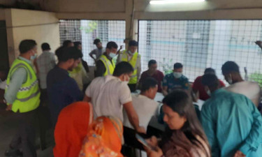 মরদেহ ও নিখোঁজদের সন্ধান চেয়ে ঢামেকে স্বজনদের ভিড়