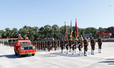সেনাবাহিনীর ইস্ট বেংগল রেজিমেন্ট ও আর্মার্ড কোরের কুচকাওয়াজ অনুষ্ঠিত