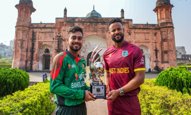 লালবাগ কেল্লায় বাংলাদেশ-ওয়েস্ট ইন্ডিজ ওয়ানডে ট্রফি উন্মোচন
