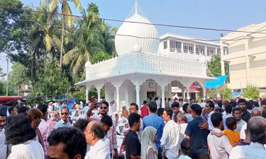 কুষ্টিয়া শহরের সব সড়ক যেন মিলেছে লালন সাঁইয়ের আখড়ায়