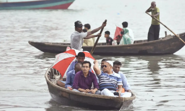 বুড়িগঙ্গার বুকে ক্ষণিকের খেয়া