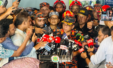 বিমানবন্দরে অগ্নিকাণ্ডে বিমান বাহিনী ও ফায়ার সার্ভিসের যৌথ সংবাদ সম্মেলন