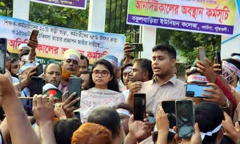 ভোরে অনশনরত শিক্ষকদের পাশে হাসনাত আব্দুল্লাহ ও তাসনিম জারা