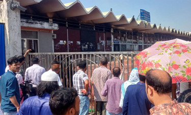 কার্গো ভিলেজ এলাকায় আমদানি সংশ্লিষ্টদের ভিড়