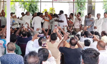 কোনো বিশেষ রাজনৈতিক দলের জন্য নির্বাচন থেমে থাকবে না: দুদু
