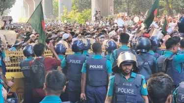 খালি প্লেট নিয়ে এমপিওভুক্ত শিক্ষকদের ভুখা মিছিল, আটকে দিল পুলিশ