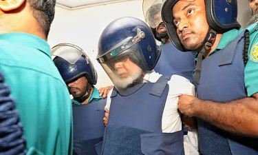 ৫ মামলায় হাইকোর্টে জামিন চেয়েছেন সাবেক প্রধান বিচারপতি খায়রুল হক