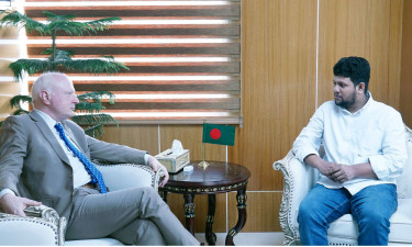 তথ্য ও সম্প্রচার উপদেষ্টার সঙ্গে জার্মানির রাষ্ট্রদূতের সাক্ষাৎ
