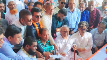 দৃষ্টিহীন গায়ক জাহাঙ্গীর আলমের পাশে দাঁড়ালেন তারেক রহমান