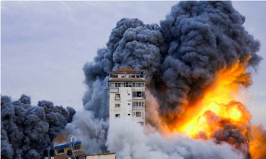 গাজায় ২৪ ঘণ্টায় ১৫৩ টন বোমা ফেলেছে ইসরায়েল