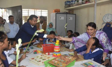 বিশেষ শিশুদের ‘মানবিক বন্ধু’ ডিসি জাহিদুল