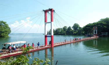 দীর্ঘ আড়াই মাস পর ভেসে উঠল রাঙ্গামাটির ঝুলন্ত সেতু