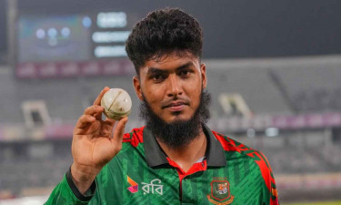 রশিদ-জাম্পাকে পেছনে ফেলে বিশ্বরেকর্ড গড়লেন রিশাদ