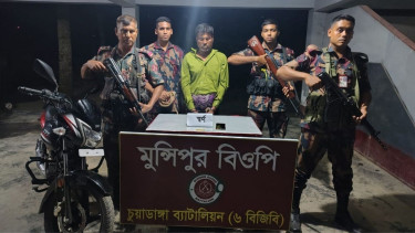 চুয়াডাঙ্গায় সীমান্ত থেকে স্বর্ণসহ চোরাকারবারি আটক