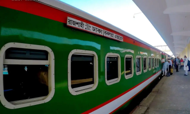 বনলতা এক্সপ্রেসে সেনাবাহিনীর অভিযান, পিস্তলসহ আগ্নেয়াস্ত্র উদ্ধার