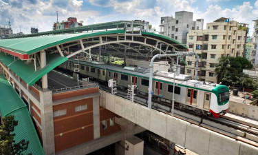 দুর্ঘটনার ২৩ ঘণ্টা পর পূর্ণ রুটে মেট্রোরেল চলাচল শুরু