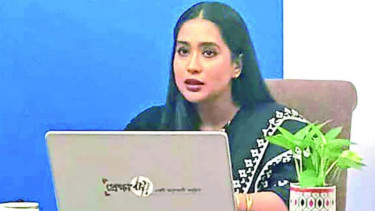 প্রেক্ষাপট উপস্থাপনায় জাকিয়া বারী মম