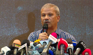 গণভোট নিয়ে দলগুলোর বিরোধ তীব্র, সিদ্ধান্ত প্রধান উপদেষ্টার: আসিফ নজরুল