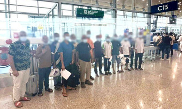 সাজা শেষে বাংলাদেশিসহ ৬০ অভিবাসীকে ফেরত পাঠাল মালয়েশিয়া