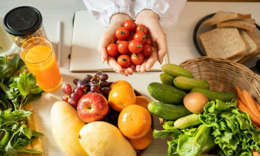 এই ৪ খাবার খেলে দূরে থাকবে ক্যান্সার