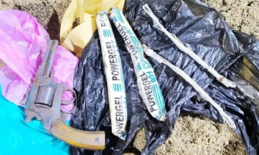 সুনামগঞ্জ সীমান্ত থেকে বিদেশি রিভলবার ও বিস্ফোরক উদ্ধার