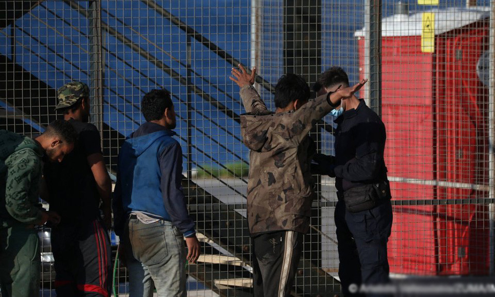 নিজ দেশে ভ্রমণ করলে আশ্রয় মর্যাদা বাতিল করবে গ্রিস