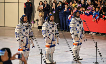 মহাকাশ অভিযানে যাচ্ছে চীনের সর্বকনিষ্ঠ নভোচারী ও ইঁদুর