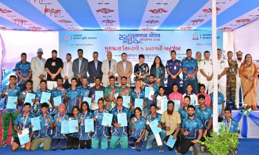 ধলেশ্বরী নদীতে ২১তম জাতীয় দূরপাল্লা সাঁতার প্রতিযোগিতা অনুষ্ঠিত