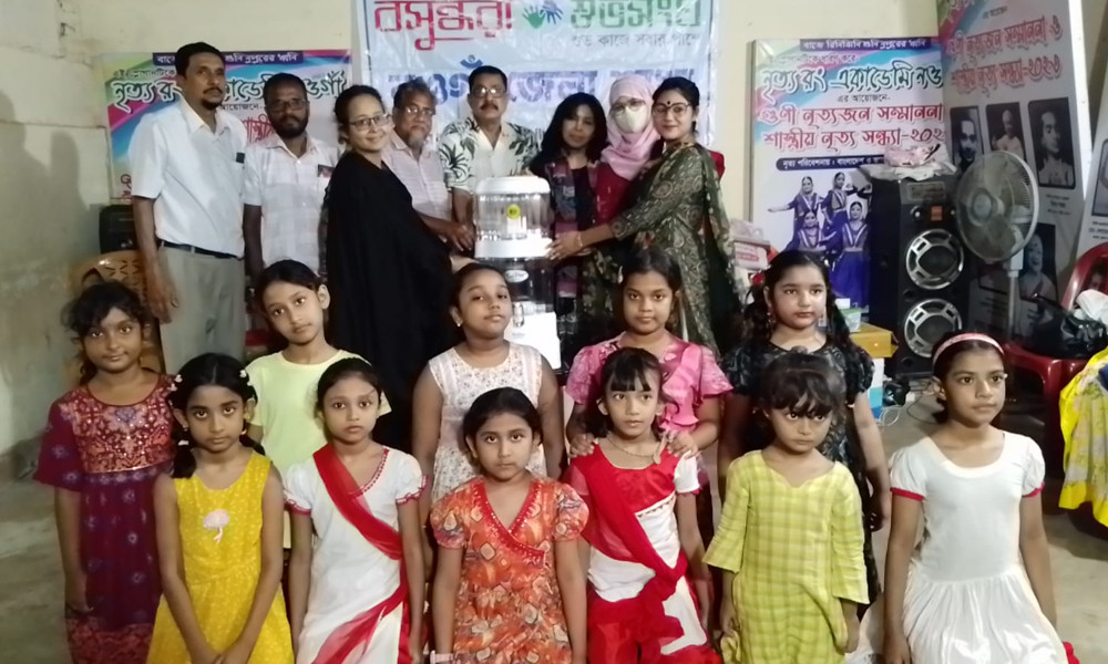নৃত্য নিকেতনের সুবর্ণজয়ন্তীতে পানির ফিল্টার উপহার দিল বসুন্ধরা শুভসংঘ