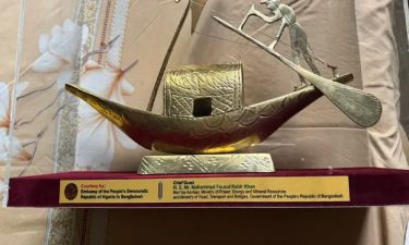 আলজেরিয়ার রাষ্ট্রদূতের উপহার ‘নৌকা’ নিয়ে বিতর্ক, পরামর্শ চাইলেন উপদেষ্টা