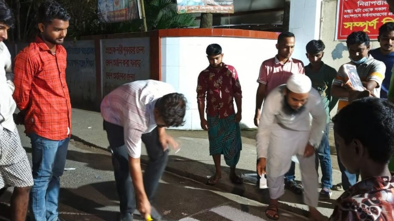 গলাচিপায় ট্রাফিক আইন মানায় উৎসাহ দিতে শুভসংঘের বিশেষ উদ্যোগ