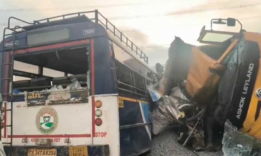 তেলেঙ্গানায় বাস-লরির মুখোমুখি সংঘর্ষে ২০ জন নিহত