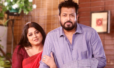 যুক্তরাষ্ট্রে মৌসুমী, দেশে জন্মদিন উদযাপনে ব্যস্ত ওমর সানী