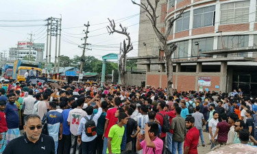 শ্রমিক নিহতের জেরে ঢাকা-চট্টগ্রাম মহাসড়ক অবরোধ, তীব্র যানজট