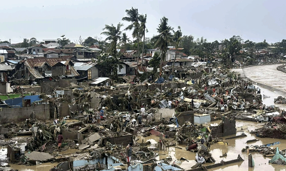 ফিলিপাইনে টাইফুন ‘কালমেগি’-র তাণ্ডবে নিহত বেড়ে ১০০, নিখোঁজ ২৬
