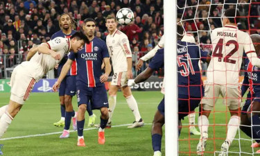 ১০ জনের বায়ার্নের কাছে পিএসজির হার