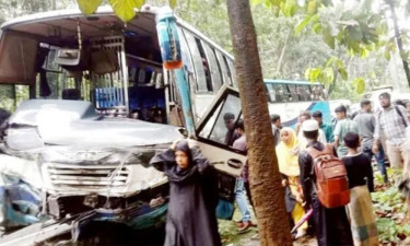 চকরিয়ায় বাস-মাইক্রোবাসের সংঘর্ষ, একই পরিবারের পাঁচজন নিহত