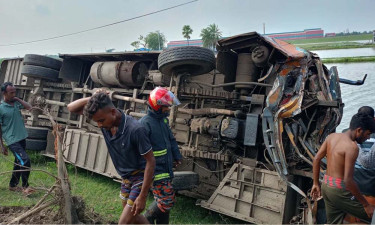 বাগেরহাটে বাস খাদে পড়ে দুই জনের মৃত্যু, আহত ৭