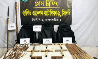 বাঞ্ছারামপুরে যৌথ অভিযানে ৪৫ দেশীয় অস্ত্র ও ১৩ বুলেটপ্রুফ ভেস্ট উদ্ধার