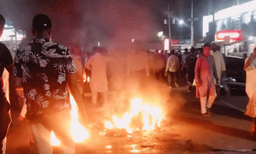 ফটিকছড়িতে বিএনপি প্রার্থী পরিবর্তনের দাবিতে বিক্ষোভ, সড়ক অবরোধ