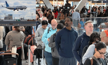 সরকারি শাটডাউনে যুক্তরাষ্ট্রজুড়ে হাজারো ফ্লাইট বাতিল ও বিলম্ব