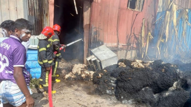 টঙ্গীতে তুলার গুদামের আগুন নিয়ন্ত্রণে